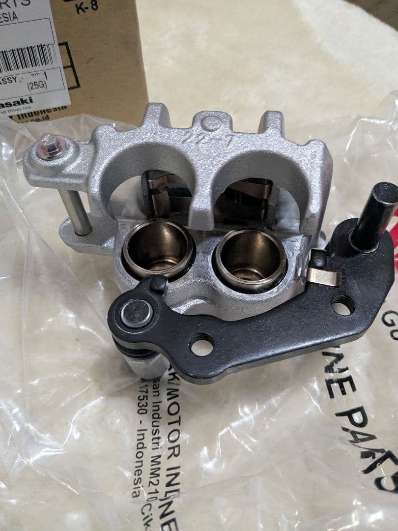 カワサキ KX KDX KSR 純正ブレーキキャリパー 前左43080−0211