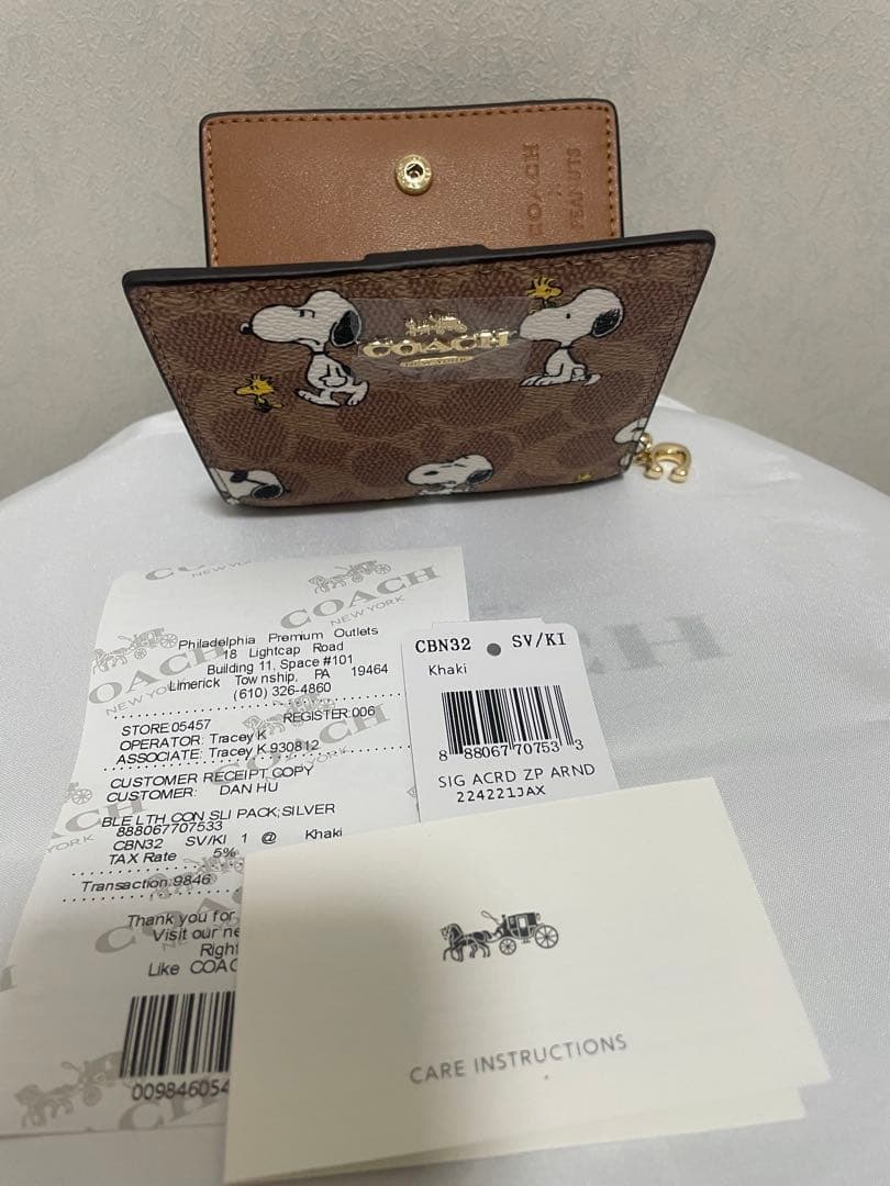 コーチ　レディース　折財布　小銭入れあり　カキー　スヌーピー　新品　未使用