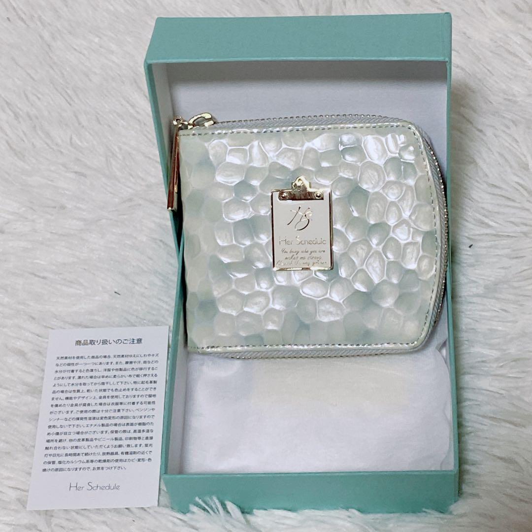 美品✨Her Schedule チェレット　二つ折り財布エナメル ラウンド