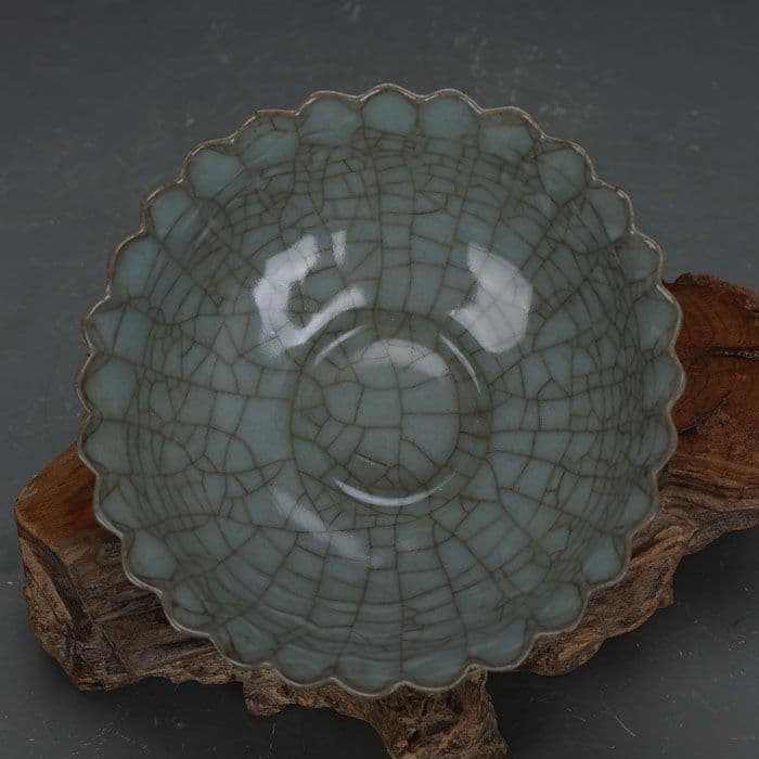 青磁 葵口椀 景徳鎮  陶磁器  現代工芸品 美術品 置物
