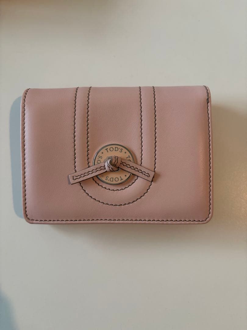 TOD'S ピンク 二つ折り財布 箱付き