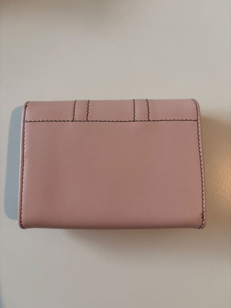 TOD'S ピンク 二つ折り財布 箱付き