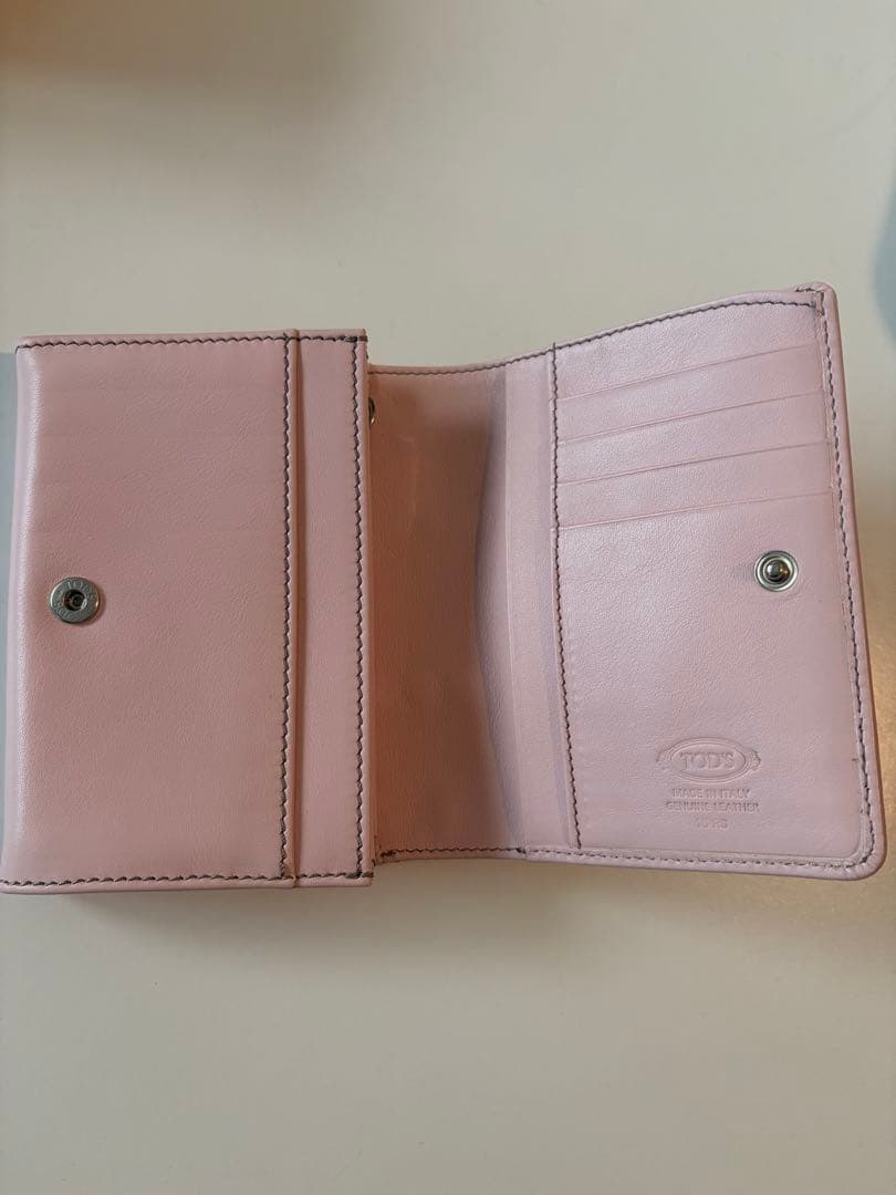 TOD'S ピンク 二つ折り財布 箱付き