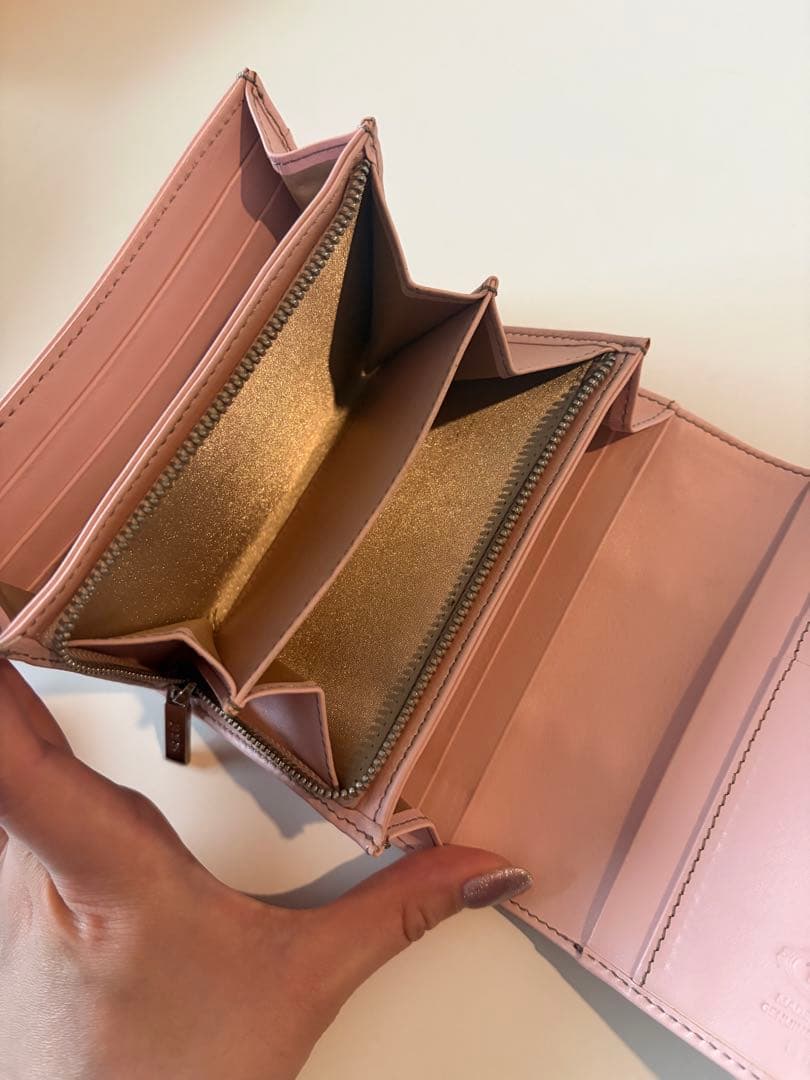 TOD'S ピンク 二つ折り財布 箱付き