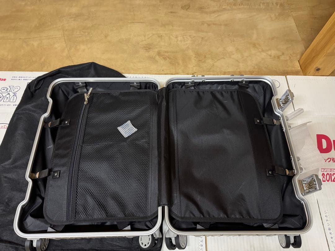 メルセデスベンツ『スーツケース 32L 4輪』 未使用　リモア　キャリーケース