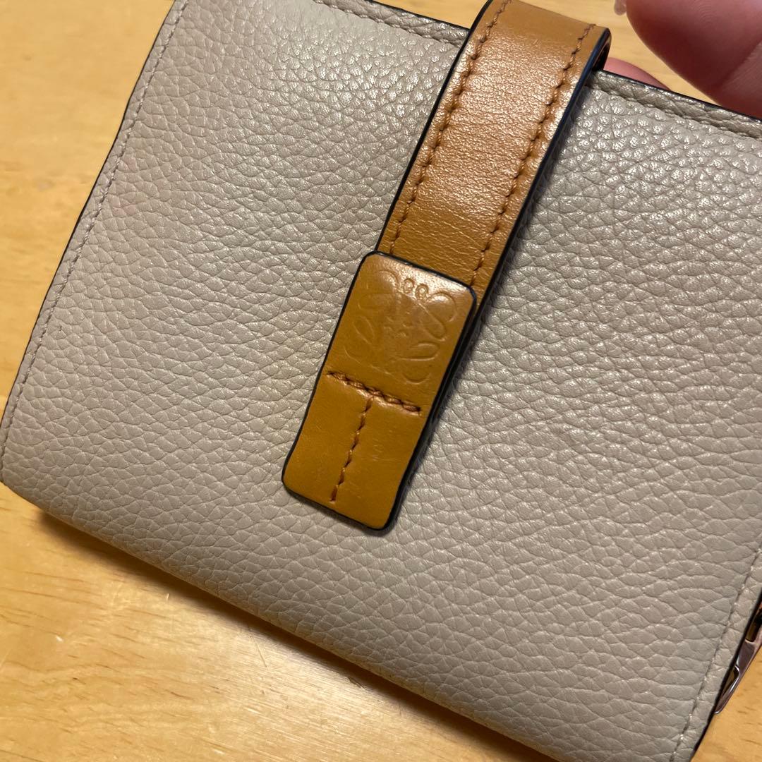 正規品　LOEWE レザー 二つ折り ベージュ　ピンク