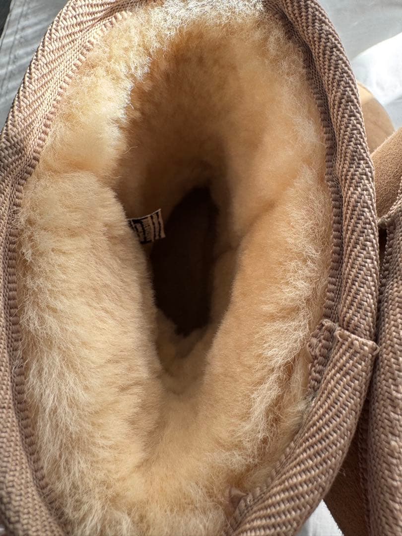 UGG ヒョウ柄アクセント ベージュムートンブーツ