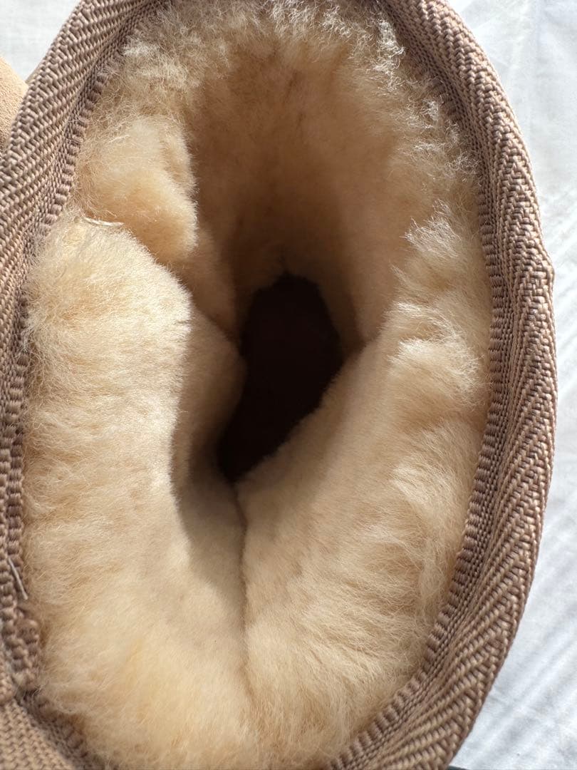 UGG ヒョウ柄アクセント ベージュムートンブーツ