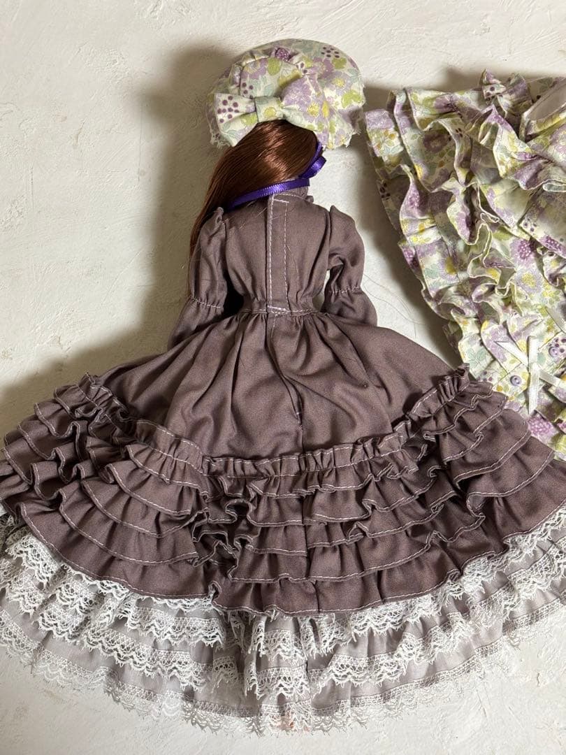 ジェニーフレンドサイズ　ディーラー様　フリルドレス　作家様　リカちゃんキャッスル
