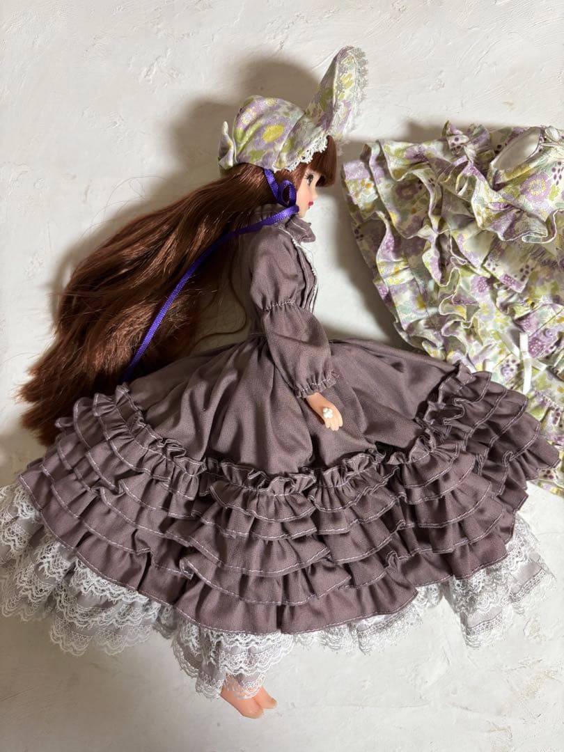 ジェニーフレンドサイズ　ディーラー様　フリルドレス　作家様　リカちゃんキャッスル