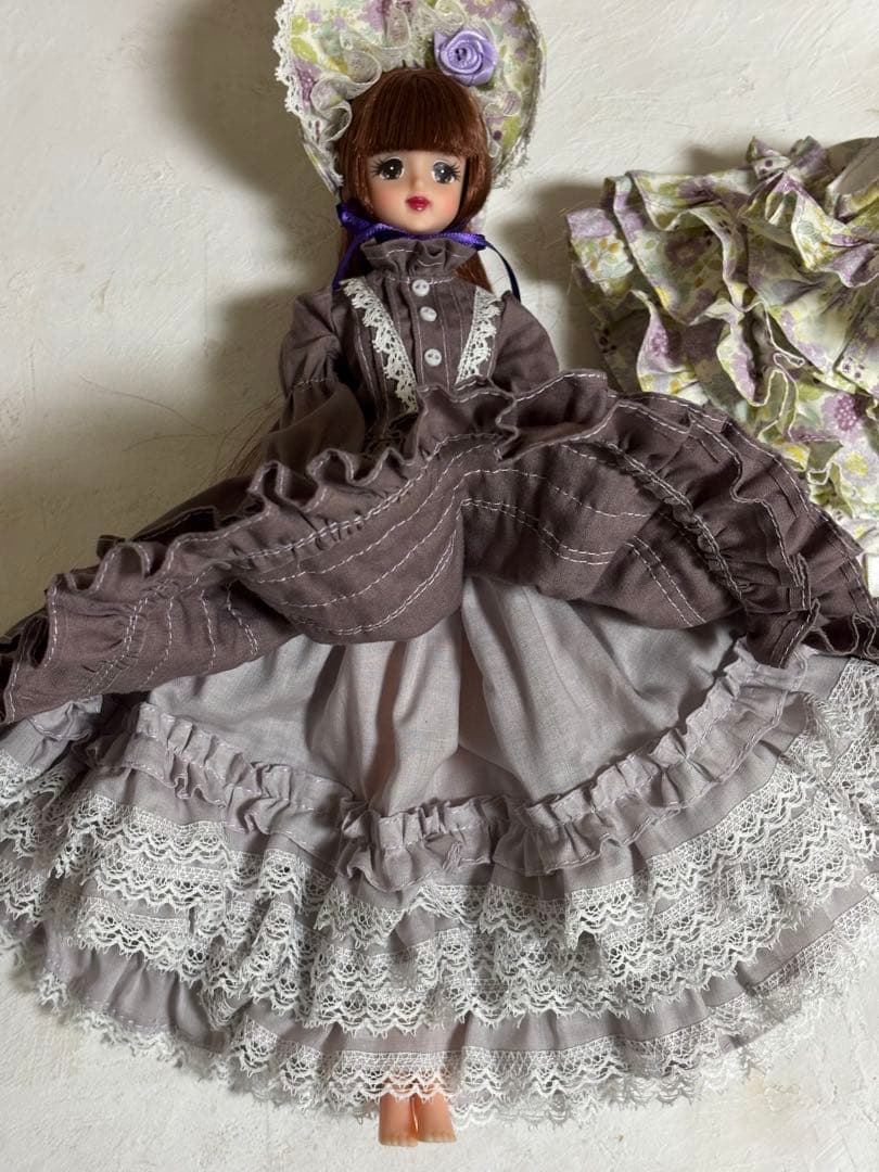 ジェニーフレンドサイズ　ディーラー様　フリルドレス　作家様　リカちゃんキャッスル