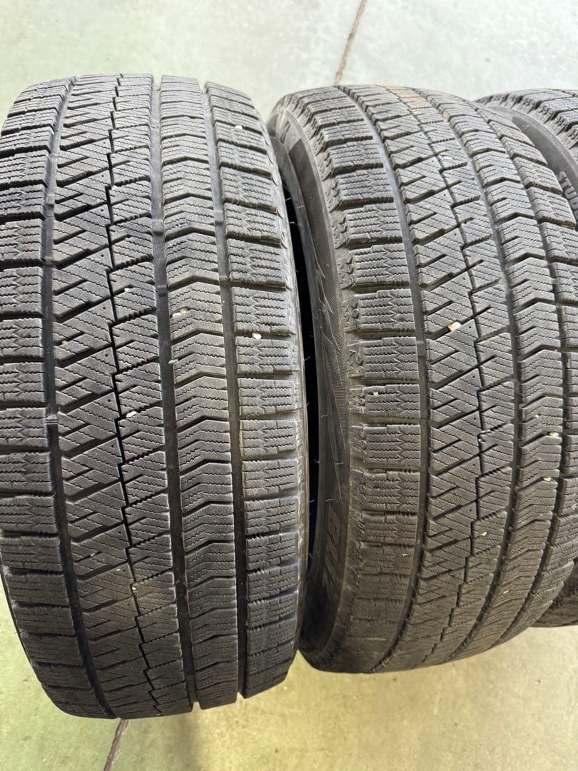 中古　ブリヂストン　VRX2 225/45R18 4本