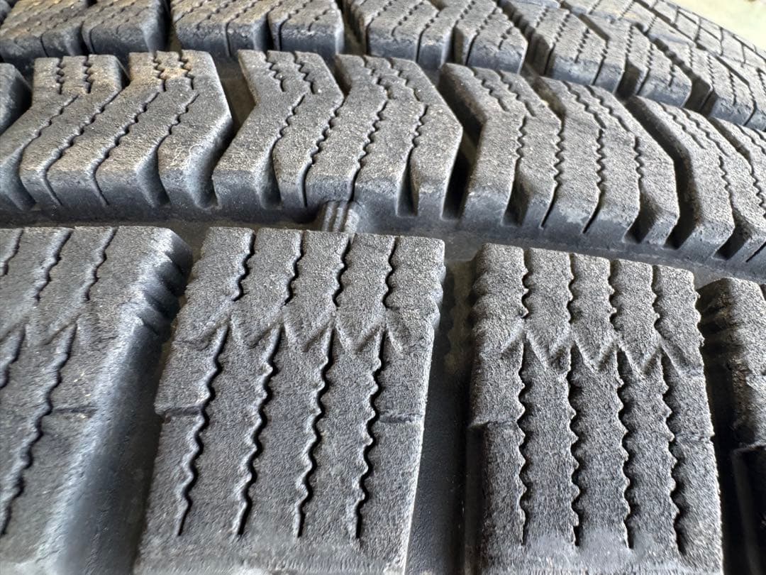 中古　ブリヂストン　VRX2 225/45R18 4本