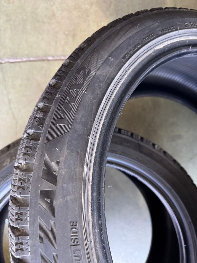 中古　ブリヂストン　VRX2 225/45R18 4本