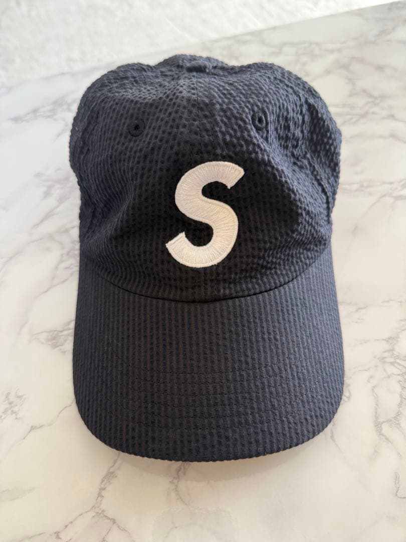 supreme キャップ 24SSシアサッカー Sロゴ