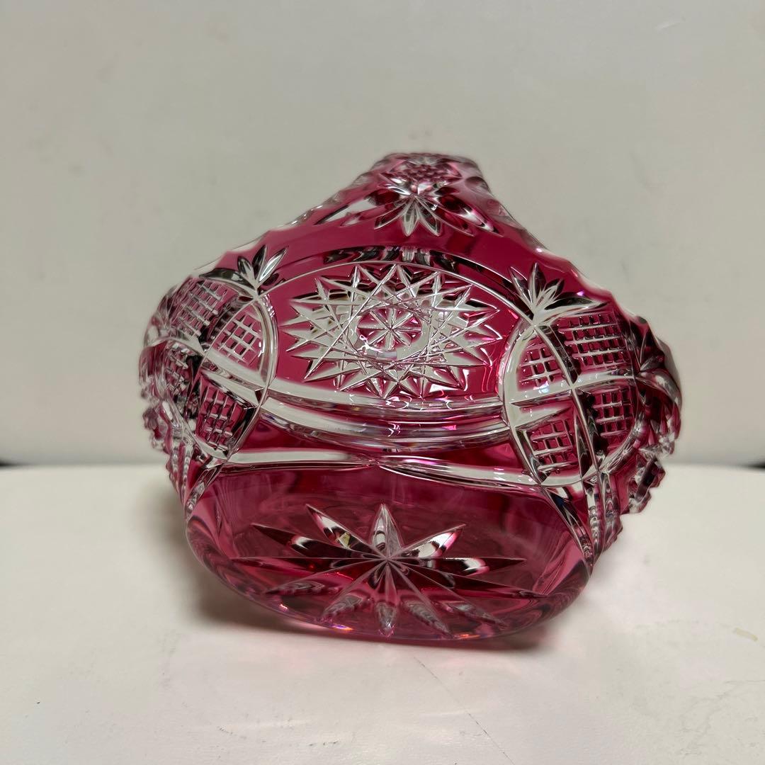 切子ガラス　赤いカットガラスの花瓶・灰皿・バスケット3点セット