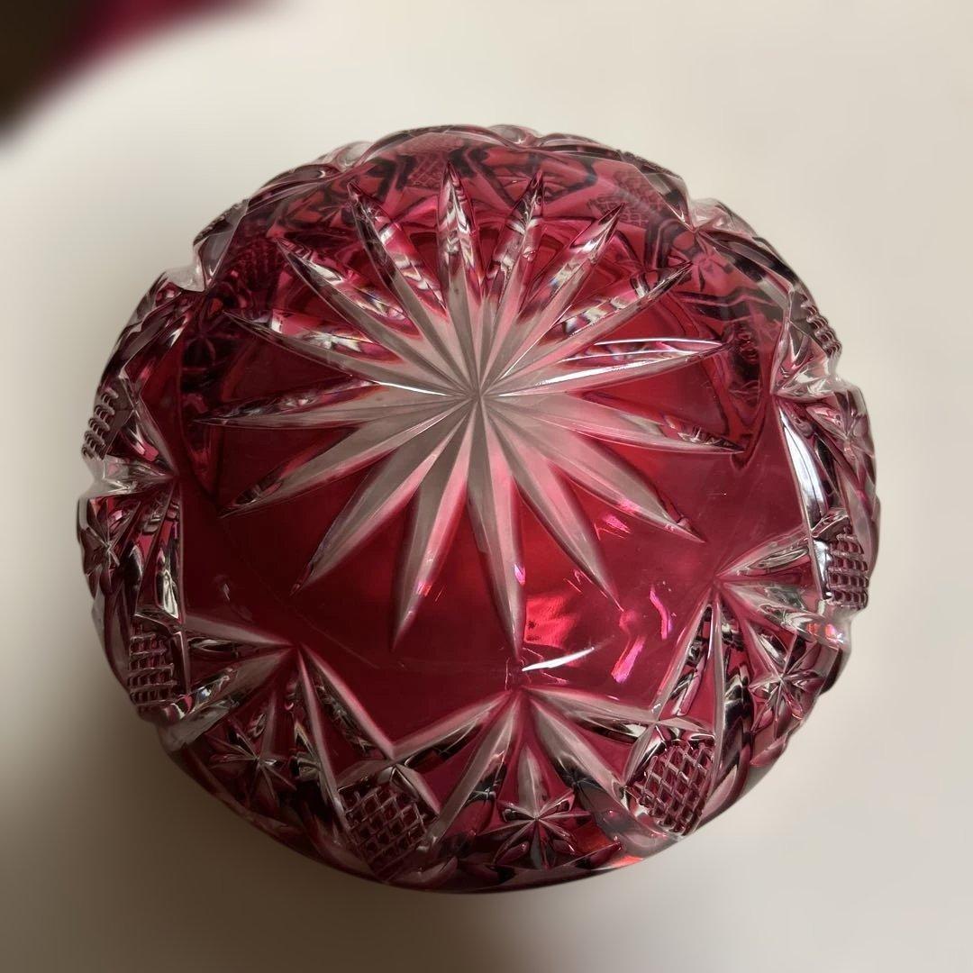 切子ガラス　赤いカットガラスの花瓶・灰皿・バスケット3点セット