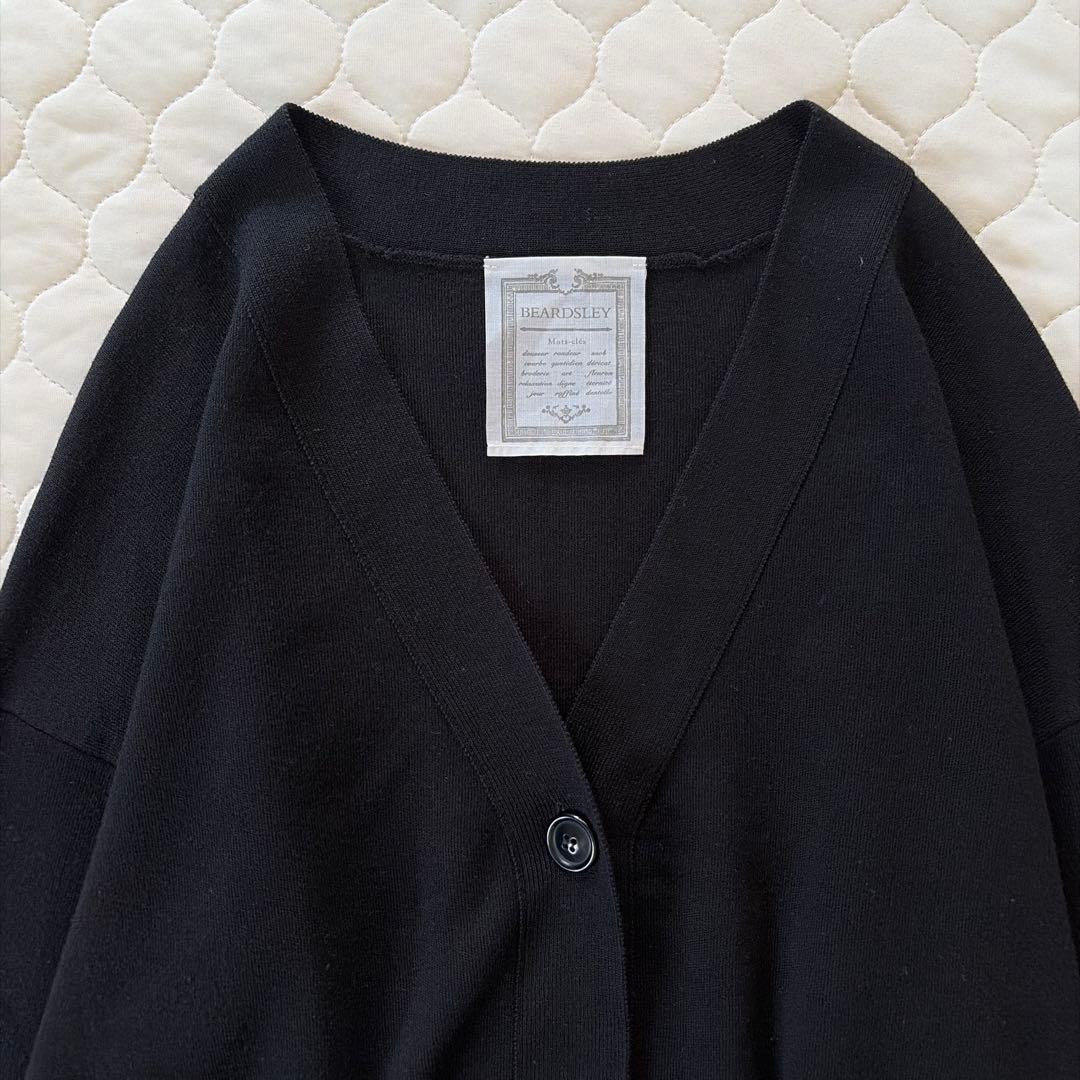 【美品】定価2.3万✴︎BEARDSLEY スムースVネックカーディガン　ブラック