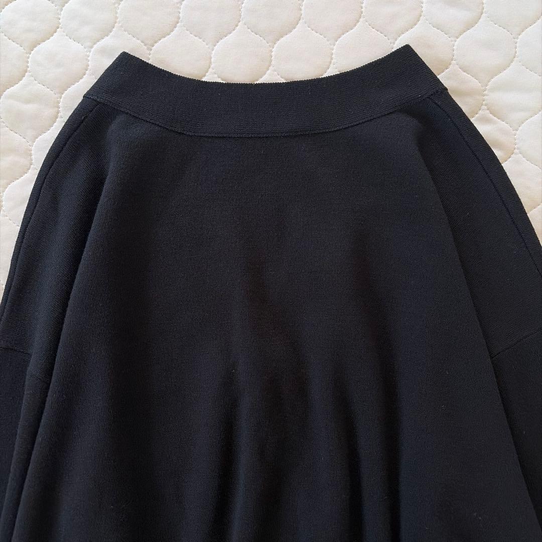 【美品】定価2.3万✴︎BEARDSLEY スムースVネックカーディガン　ブラック