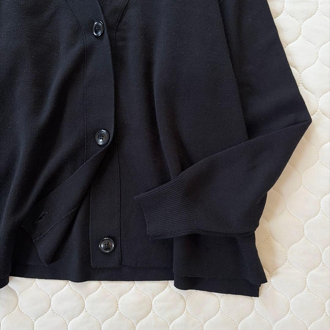 【美品】定価2.3万✴︎BEARDSLEY スムースVネックカーディガン　ブラック