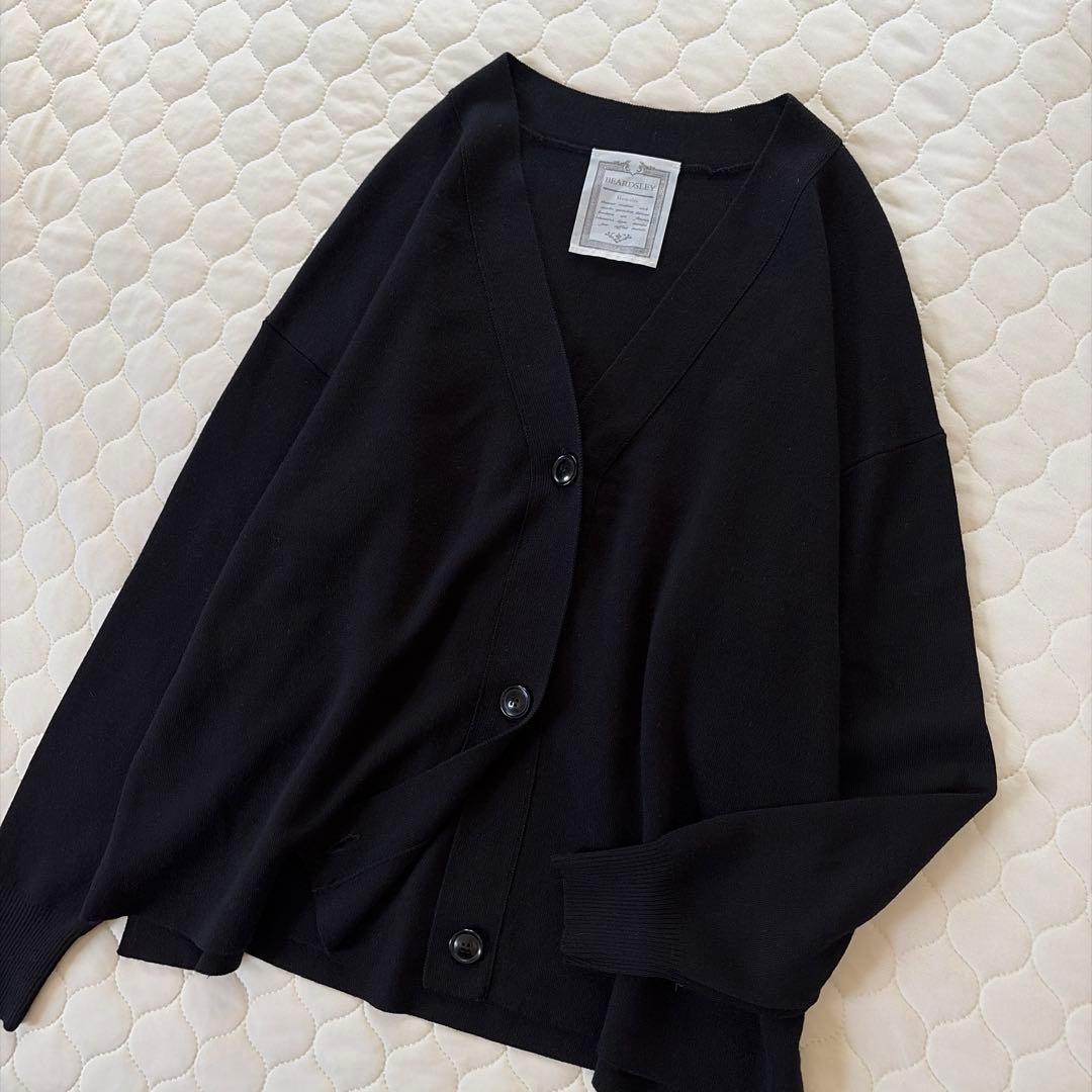 【美品】定価2.3万✴︎BEARDSLEY スムースVネックカーディガン　ブラック