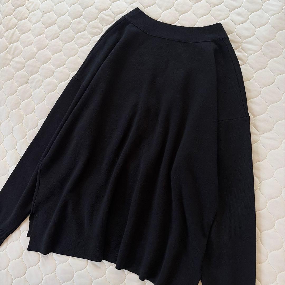 【美品】定価2.3万✴︎BEARDSLEY スムースVネックカーディガン　ブラック