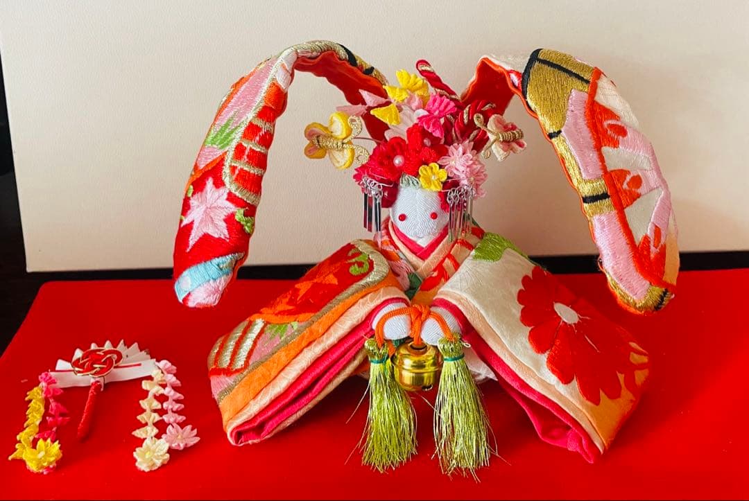 おばあちゃんのハンドメイド　刺繍アンティーク着物　うさぎ人形　お雛様にも