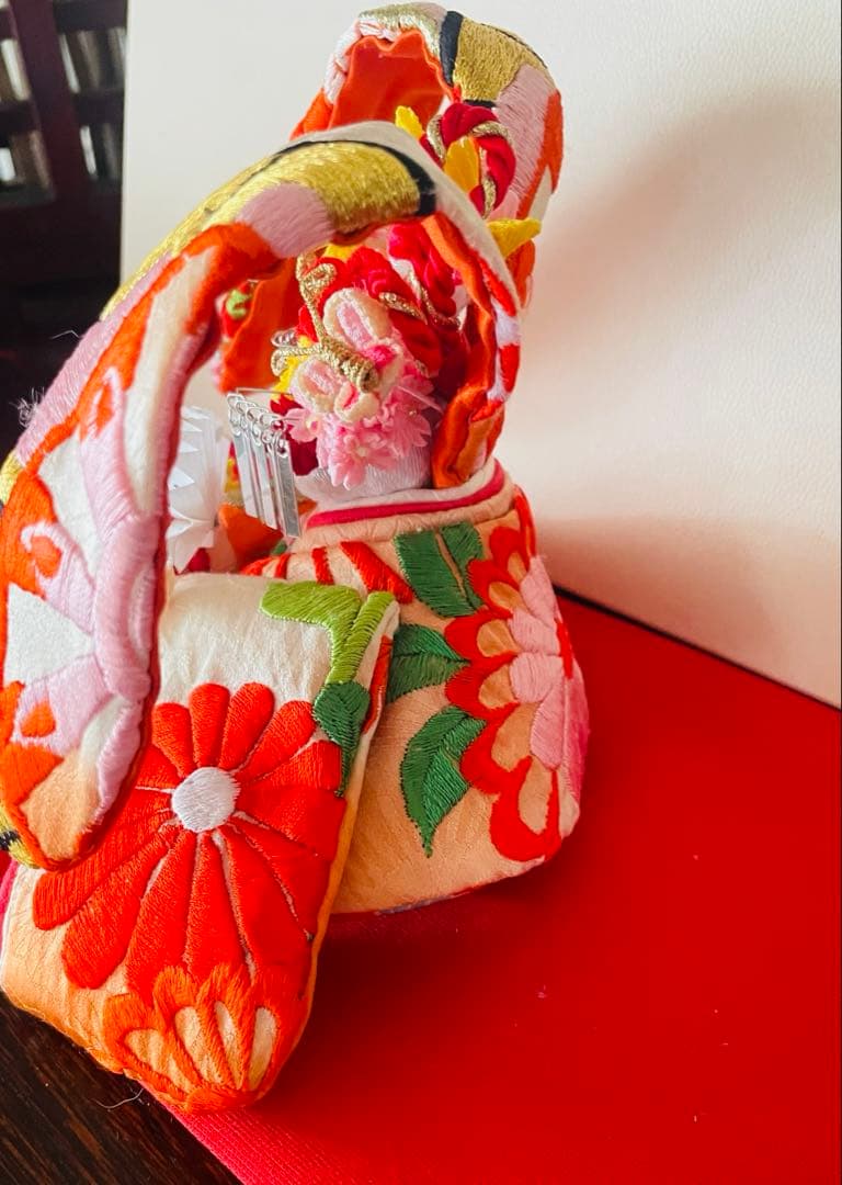 おばあちゃんのハンドメイド　刺繍アンティーク着物　うさぎ人形　お雛様にも
