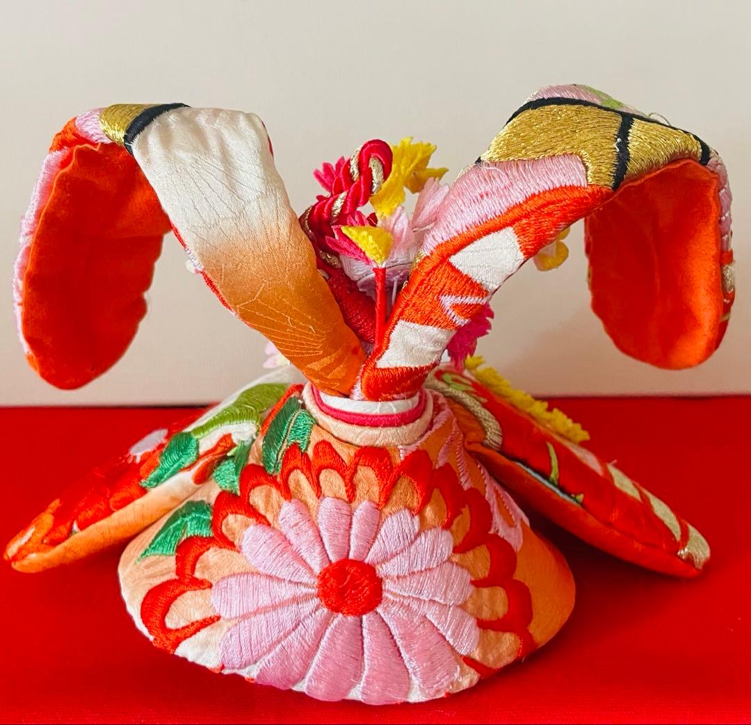 おばあちゃんのハンドメイド　刺繍アンティーク着物　うさぎ人形　お雛様にも