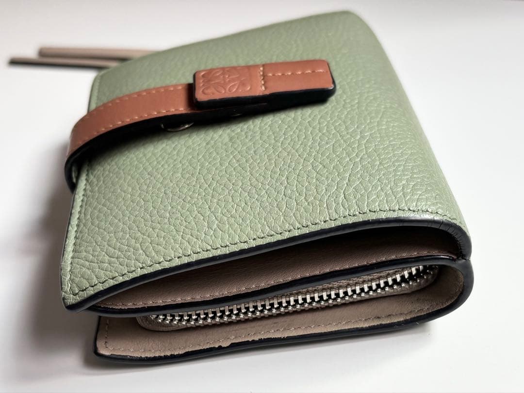 LOEWE グリーン 二つ折り財布