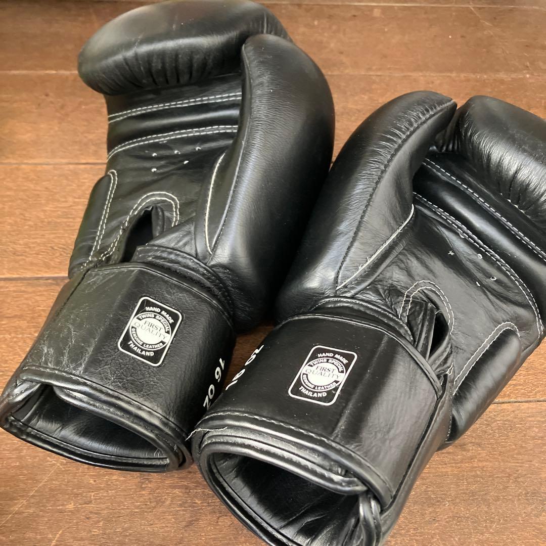 Twins　ツインズ　ベロクロ高級ボクシンググローブ　16 oz　ブラック　本革