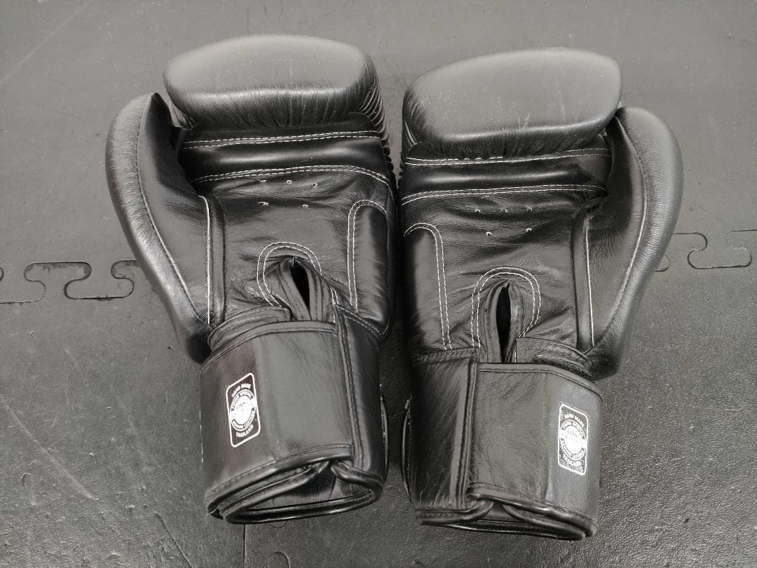 Twins　ツインズ　ベロクロ高級ボクシンググローブ　16 oz　ブラック　本革