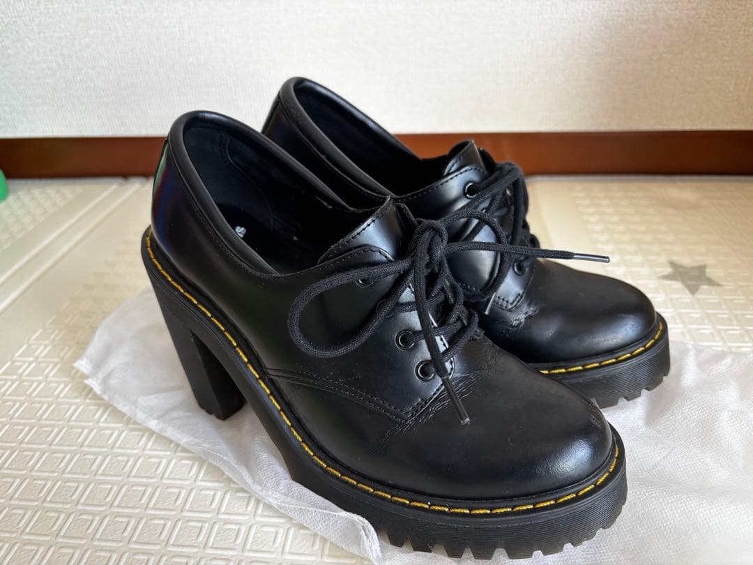 ドクターマーチン　ブラックレザー ヒール付きシューズ