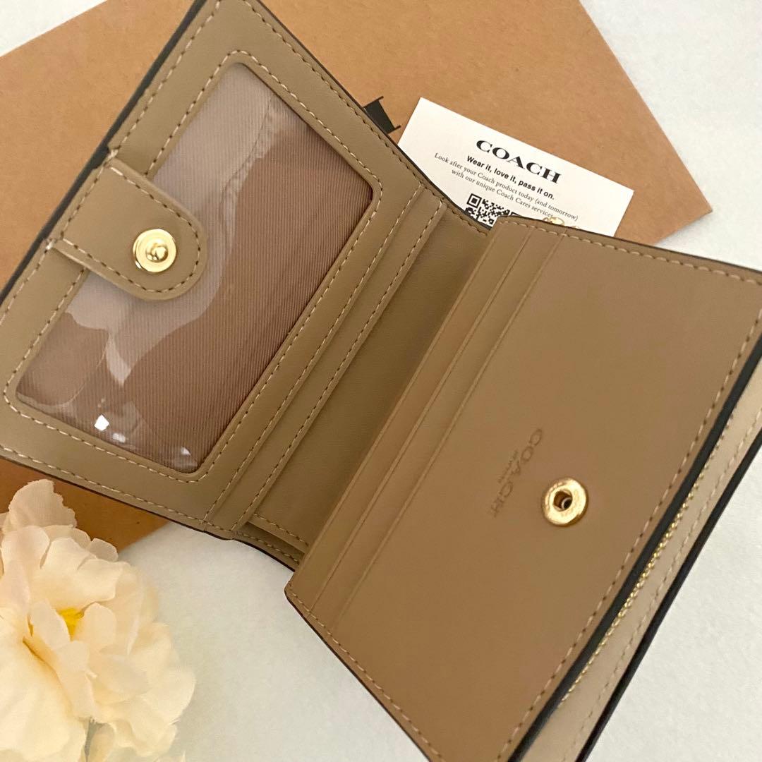 新品　正規品☆COACH コーチ　折り財布　 花柄　シグネチャー 二つ折り財布