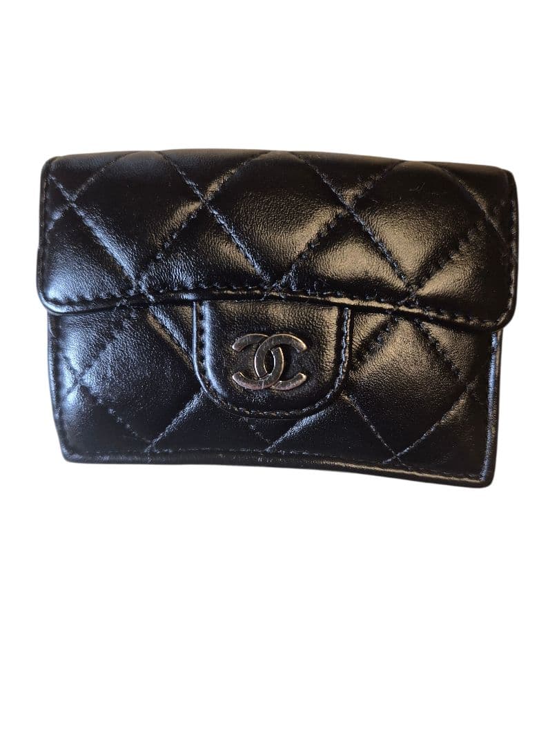 CHANEL　シャネル　マトラッセ　シルバー金具　三つ折り財布