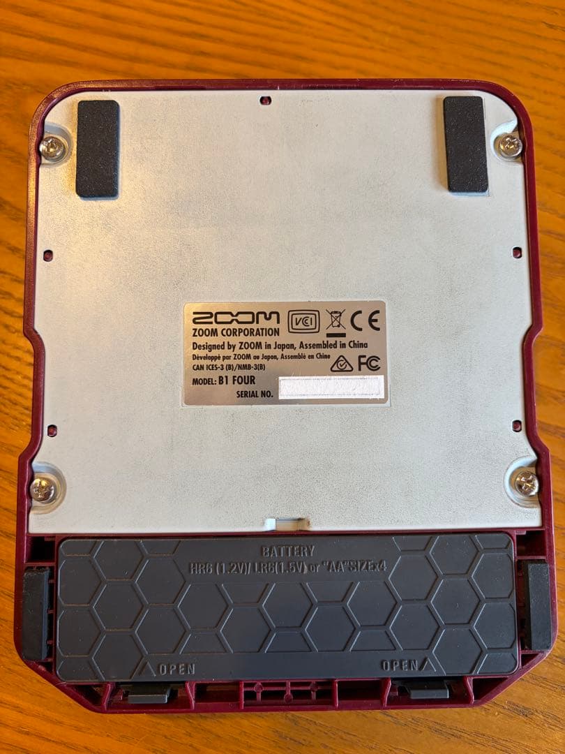 ZOOM B1 FOUR ベース用マルチエフェクター 動作OK 箱・説明書あり