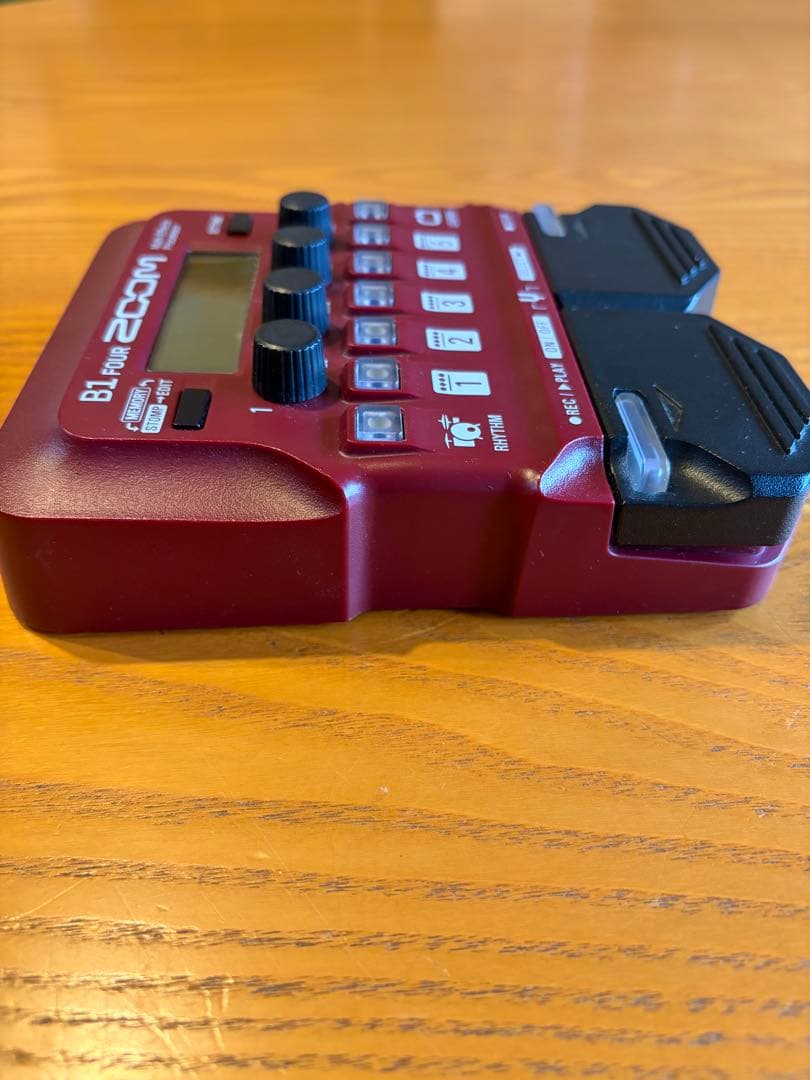 ZOOM B1 FOUR ベース用マルチエフェクター 動作OK 箱・説明書あり