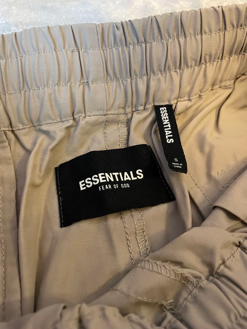 FOG essentials トラックナイロンパンツ