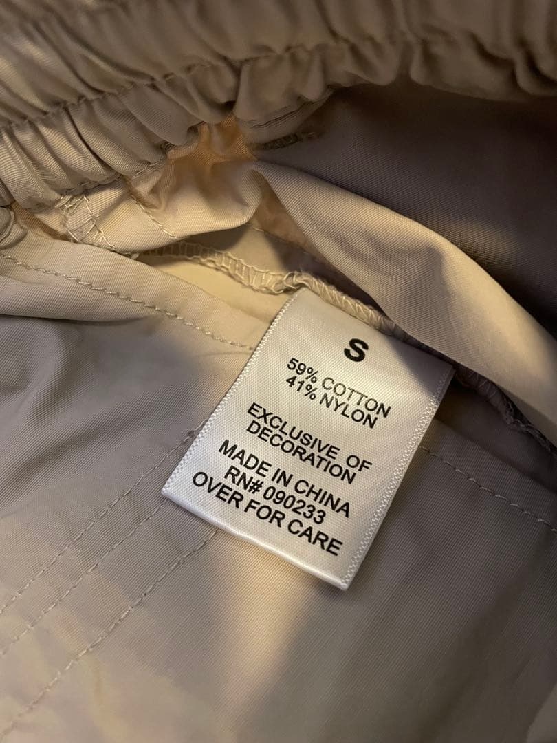 FOG essentials トラックナイロンパンツ