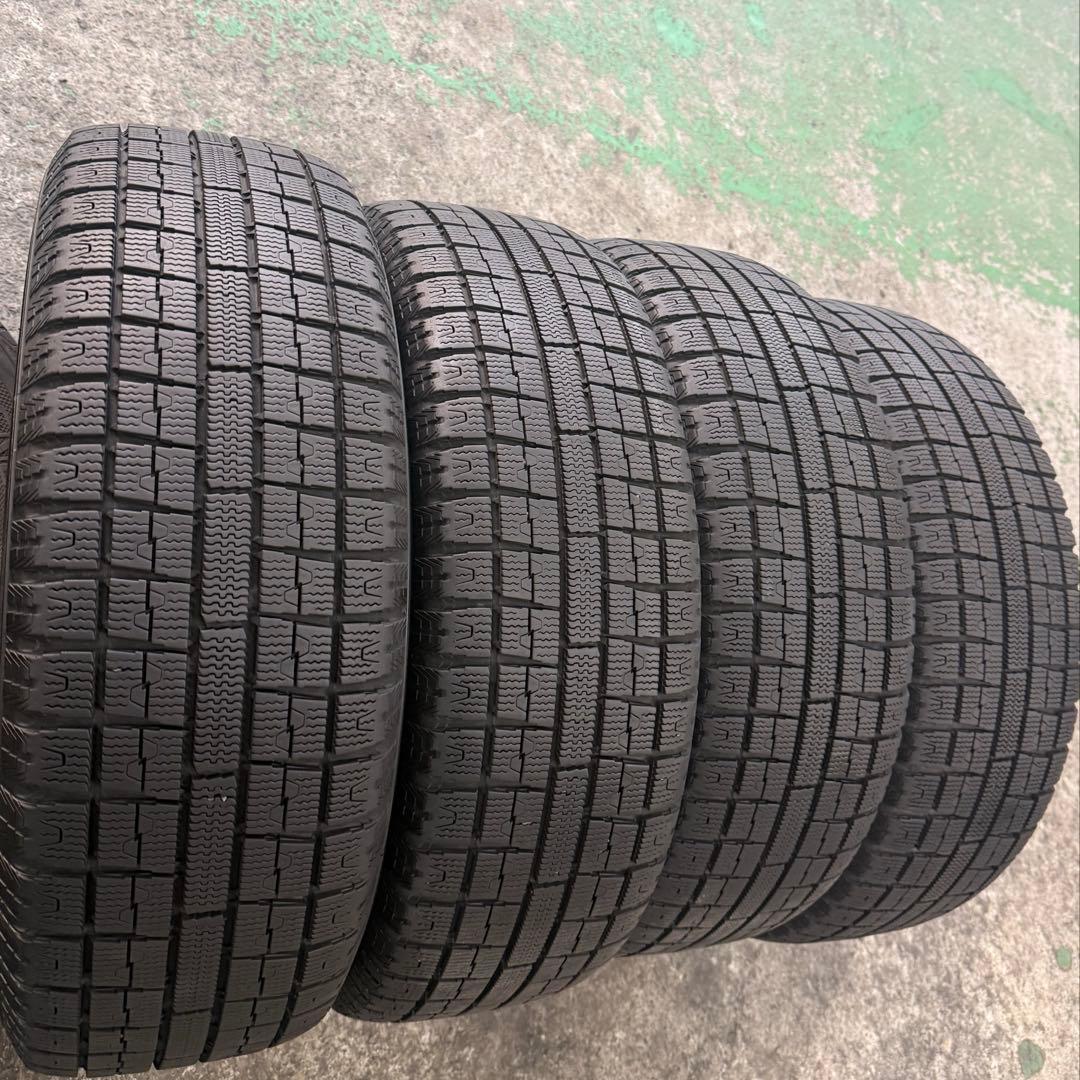 バリ溝！195/65R15 スタッドレスタイヤ 4本セット TOYOタイヤ