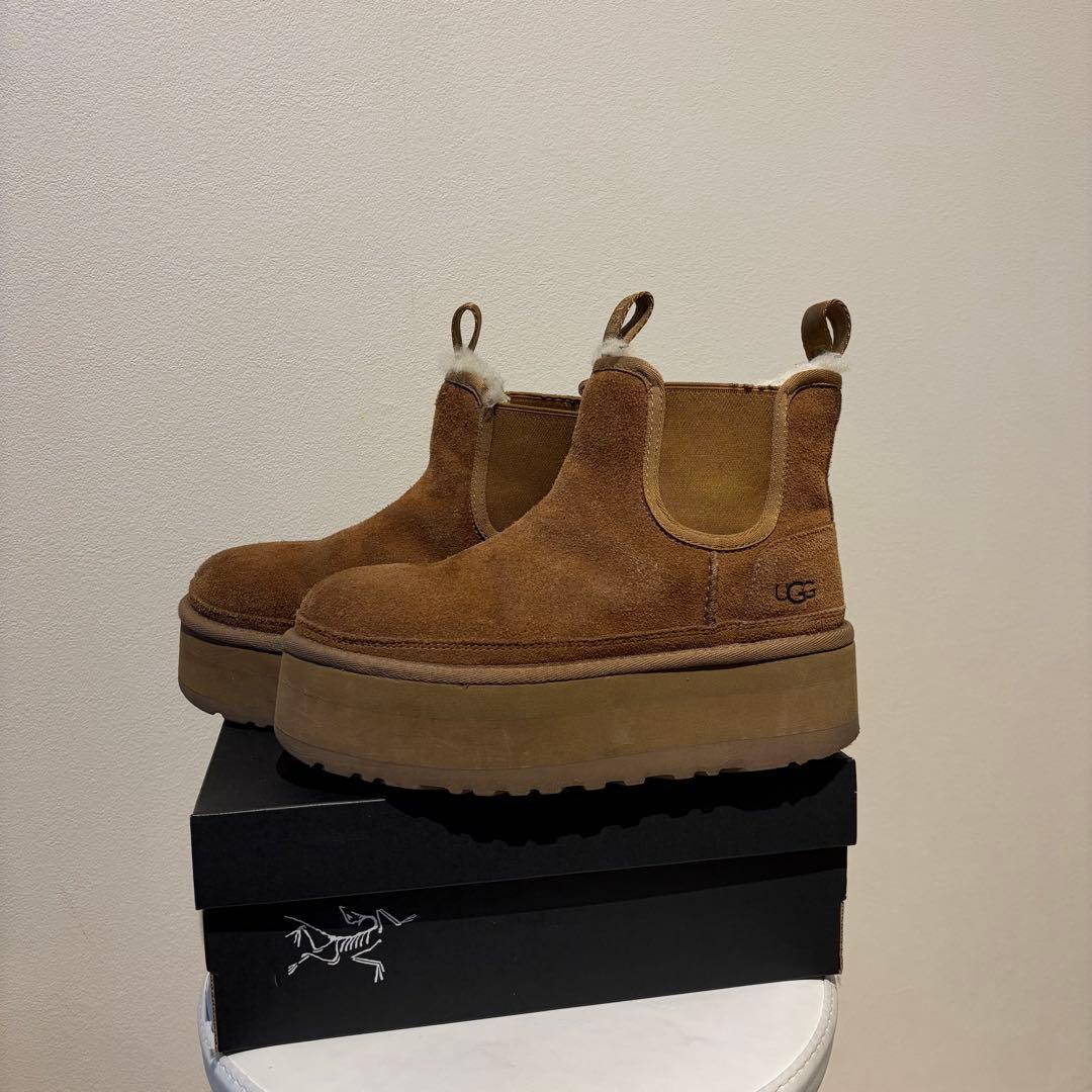【店舗購入】UGG ニューメルプラットフォーム チェルシーブーツ　23cm
