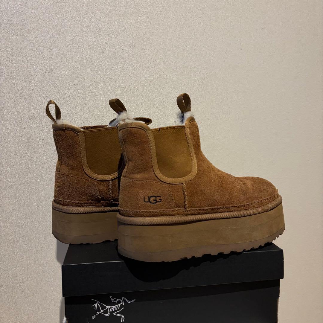 【店舗購入】UGG ニューメルプラットフォーム チェルシーブーツ　23cm