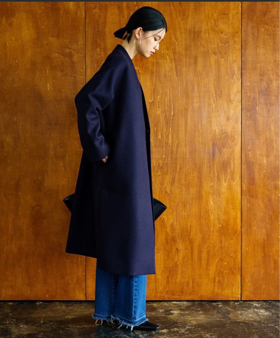 LOUNGEDRESS ジャージーノーカラーコート ¥31,900（ネイビー）