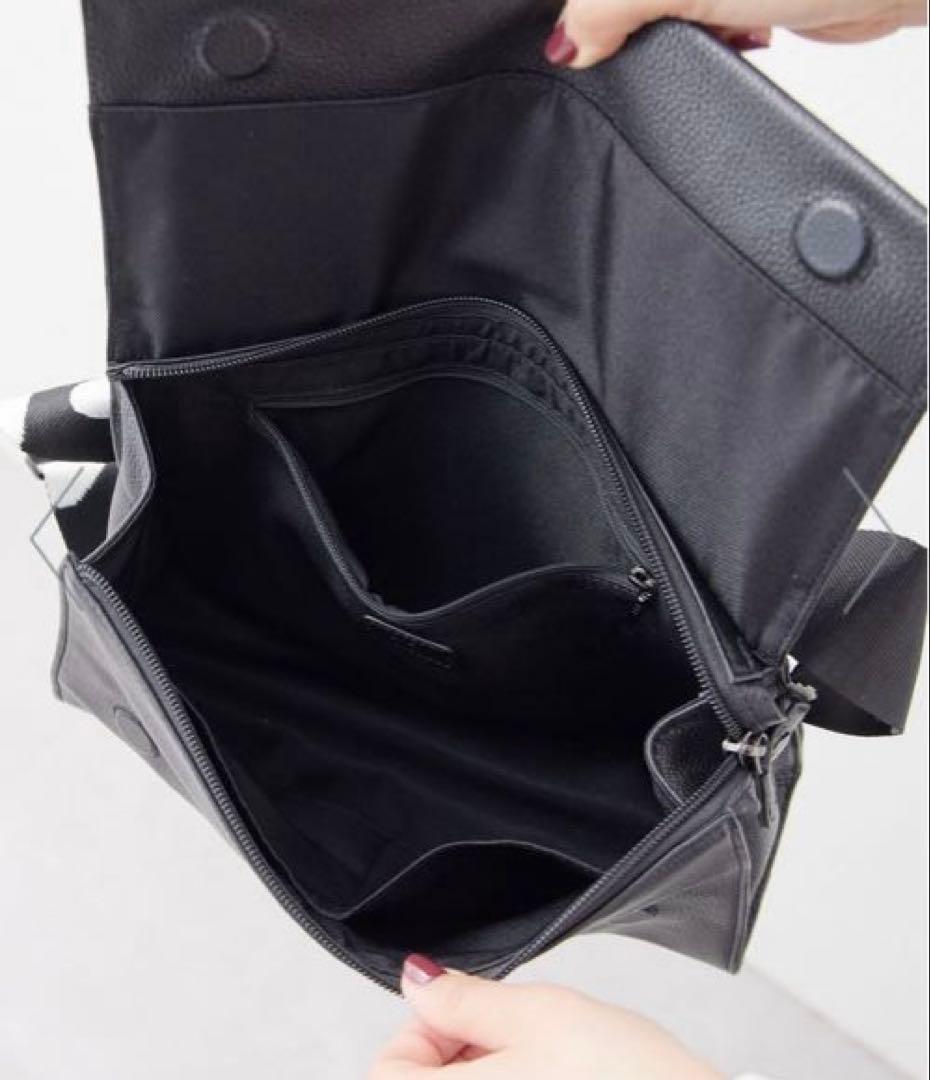 イアハピヨネ　《本革/軽量470g/ボディバッグ》柄ワイドテープショルダーバッグ