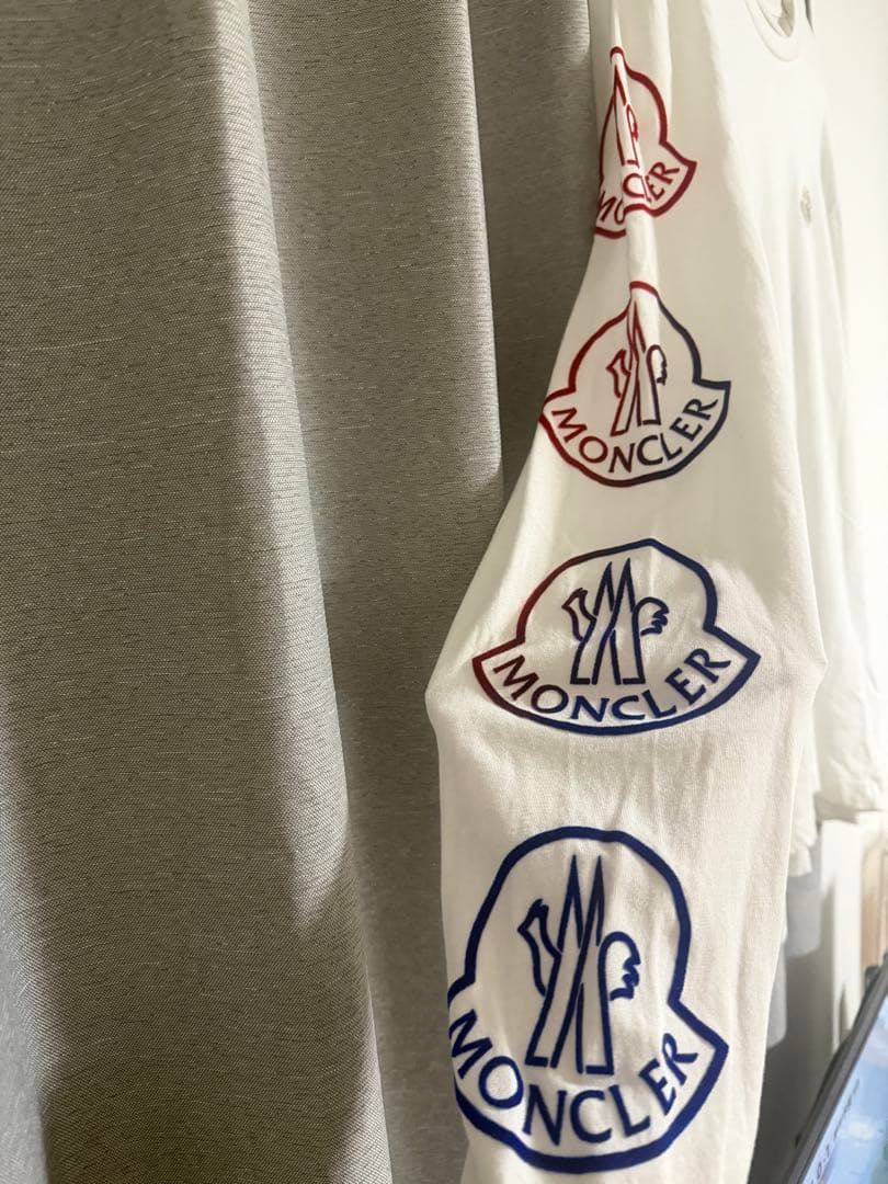 MONCLER ロゴ刺繍 長袖Tシャツ ホワイト