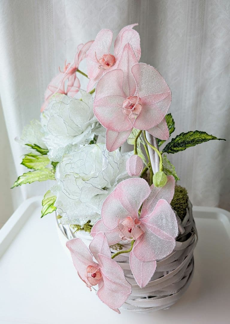 薔薇と胡蝶蘭のアレンジ　　　　　アメリカンフラワー　（ディップフラワー）