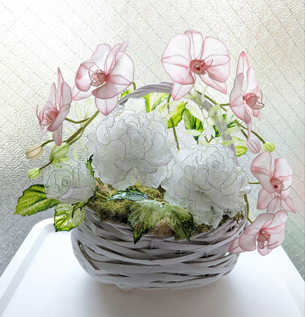 薔薇と胡蝶蘭のアレンジ　　　　　アメリカンフラワー　（ディップフラワー）