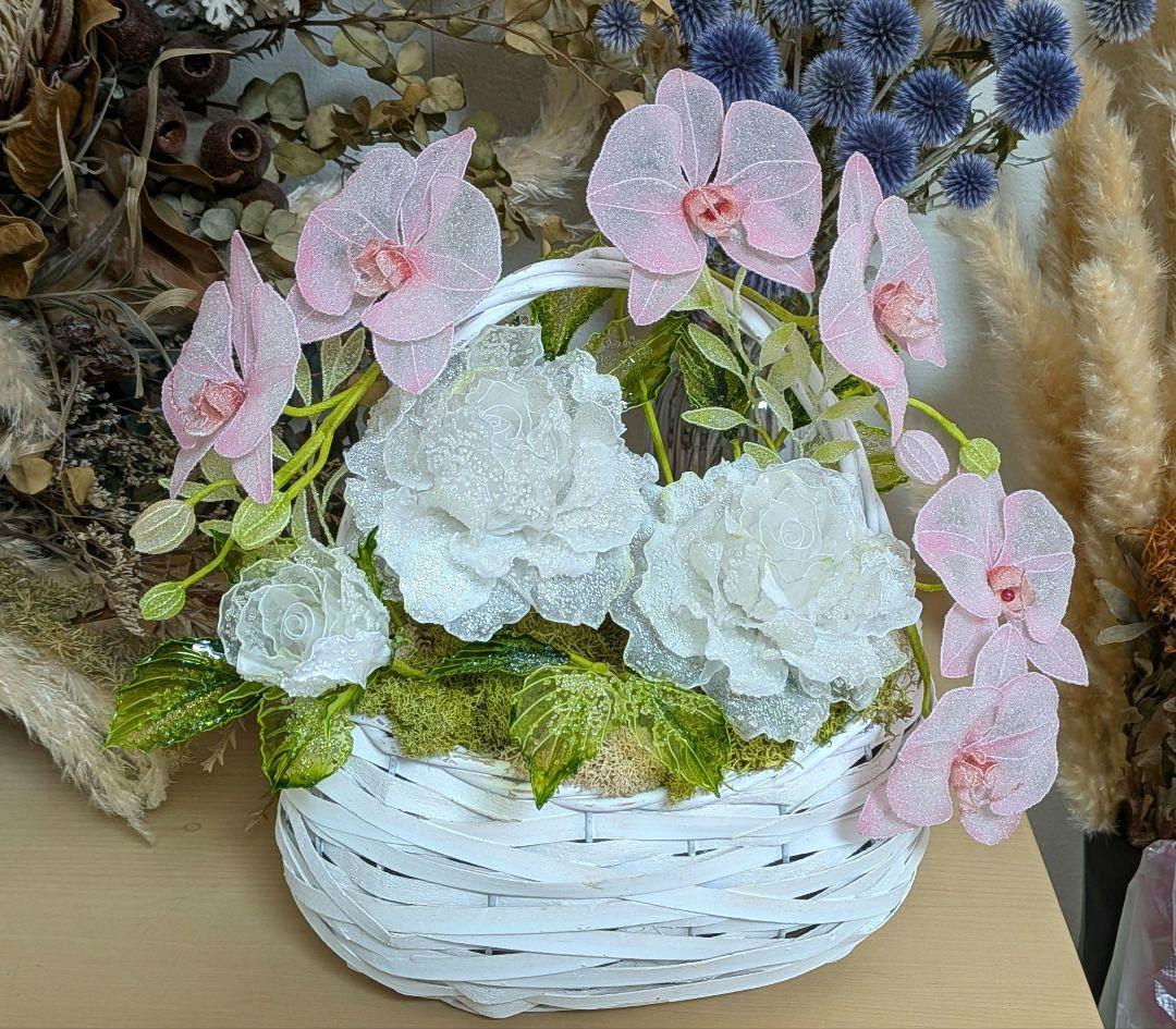 薔薇と胡蝶蘭のアレンジ　　　　　アメリカンフラワー　（ディップフラワー）