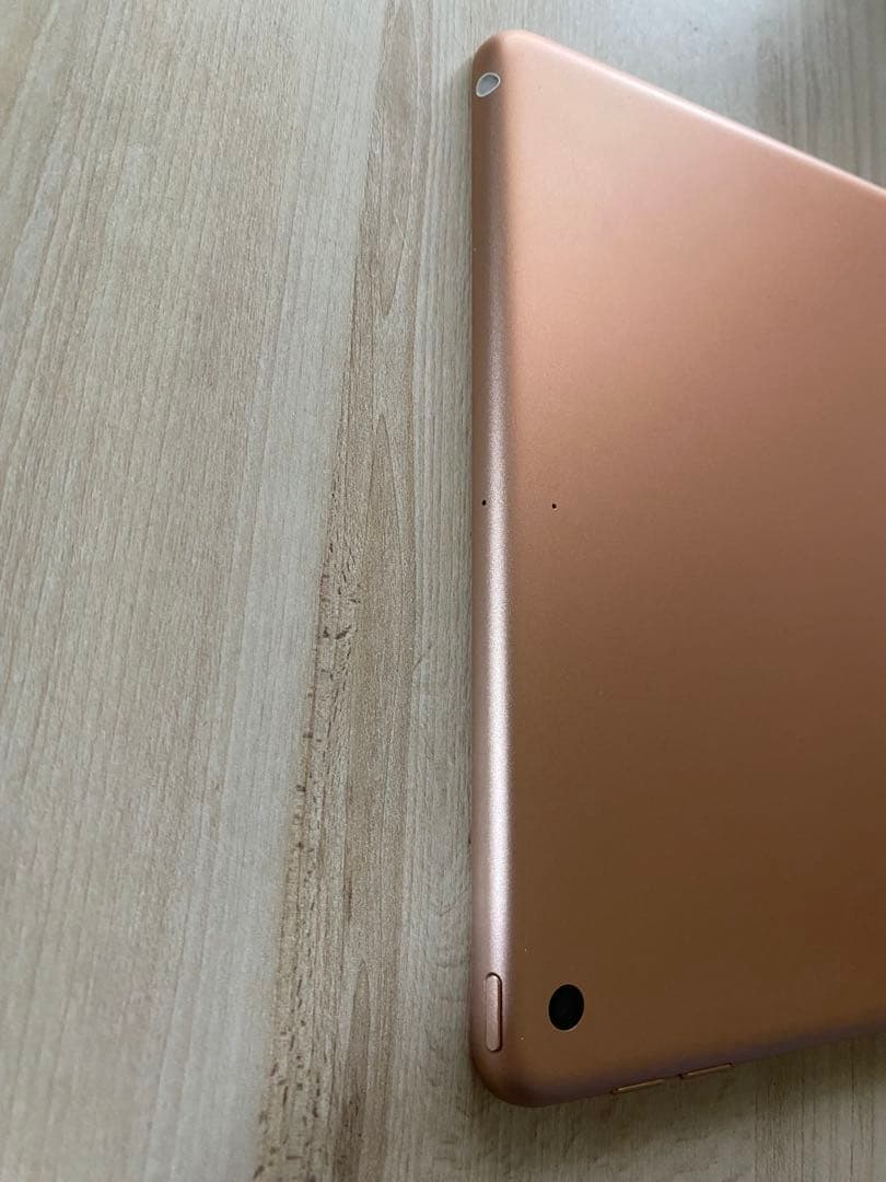iPad 10.2インチ ゴールド カバー付き