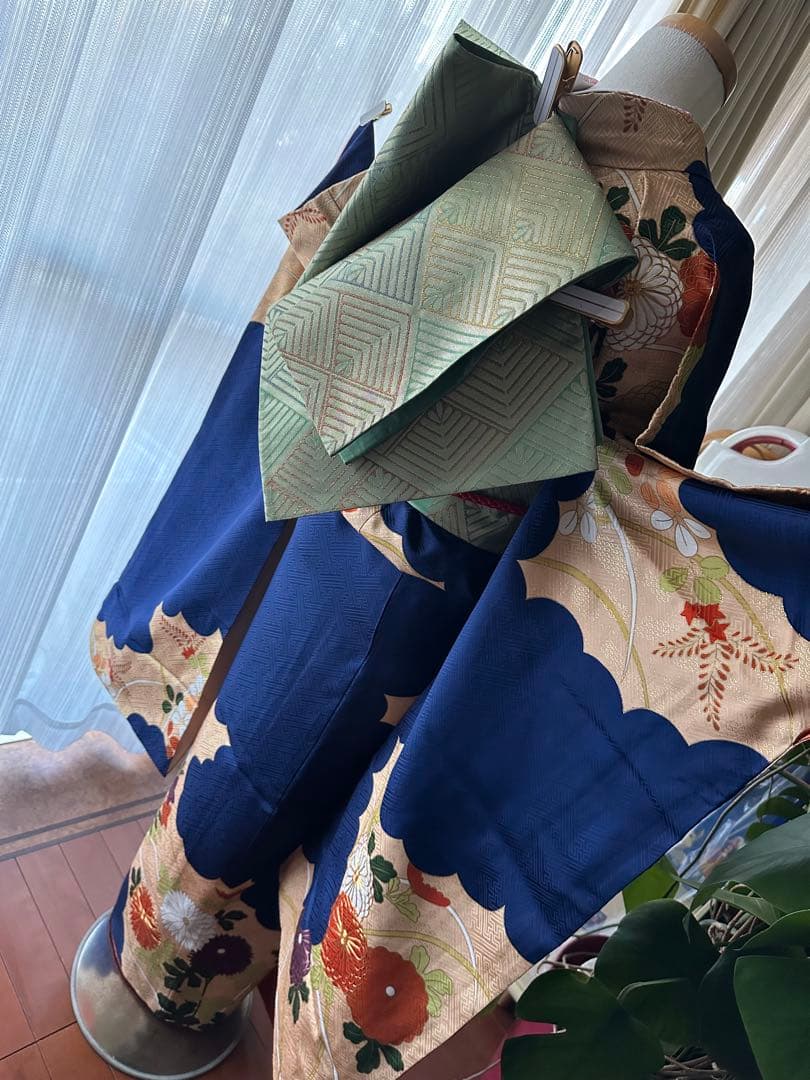 ひげお 振袖単品 ネイビー紺色×蜂蜜色 古典柄 隈取 金駒刺繍